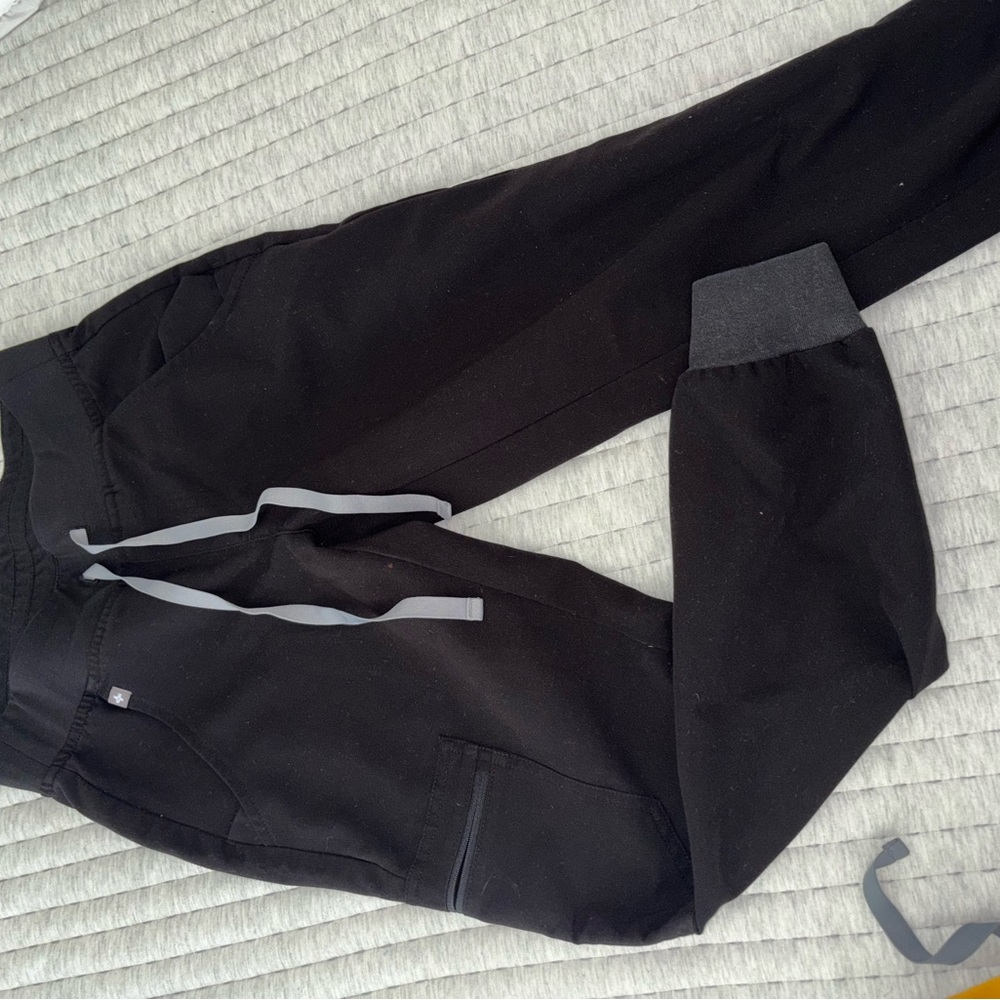 Figs Men's Charcoal Jogger Pants